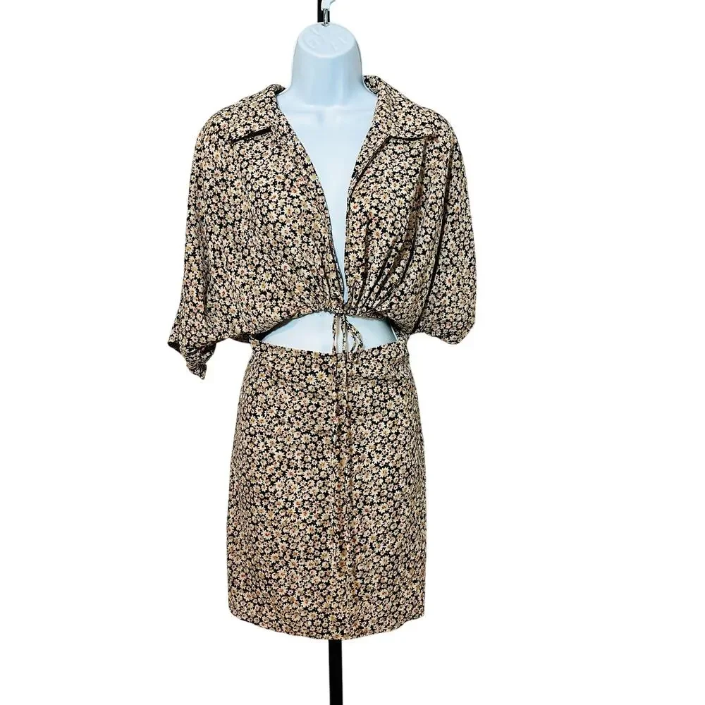 Plus Size Ditsy Floral Cut Out Shirt Dress - Picture 2 of 5